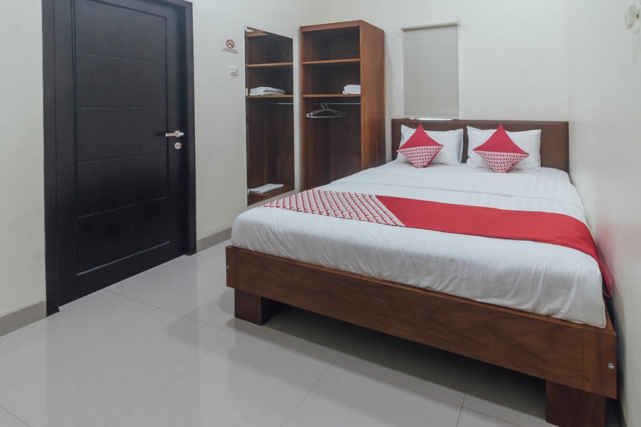 Clean & Comfort Homestay Ambon Exterior foto