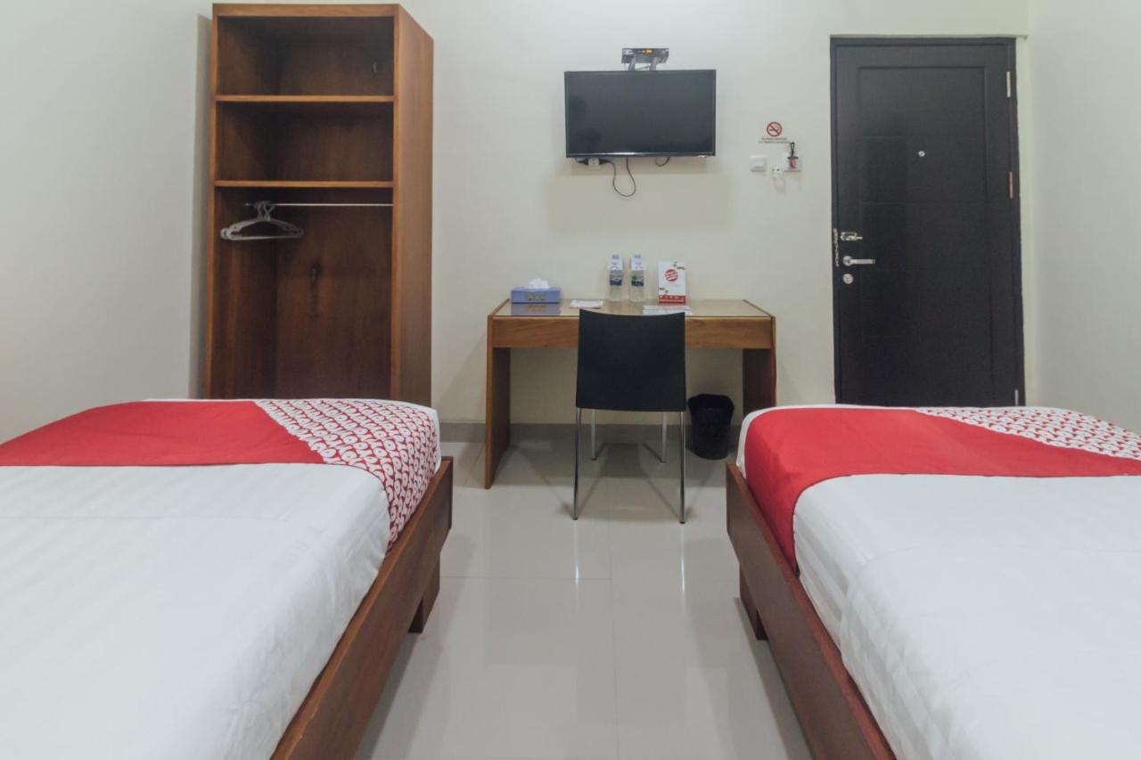 Clean & Comfort Homestay Ambon Exterior foto