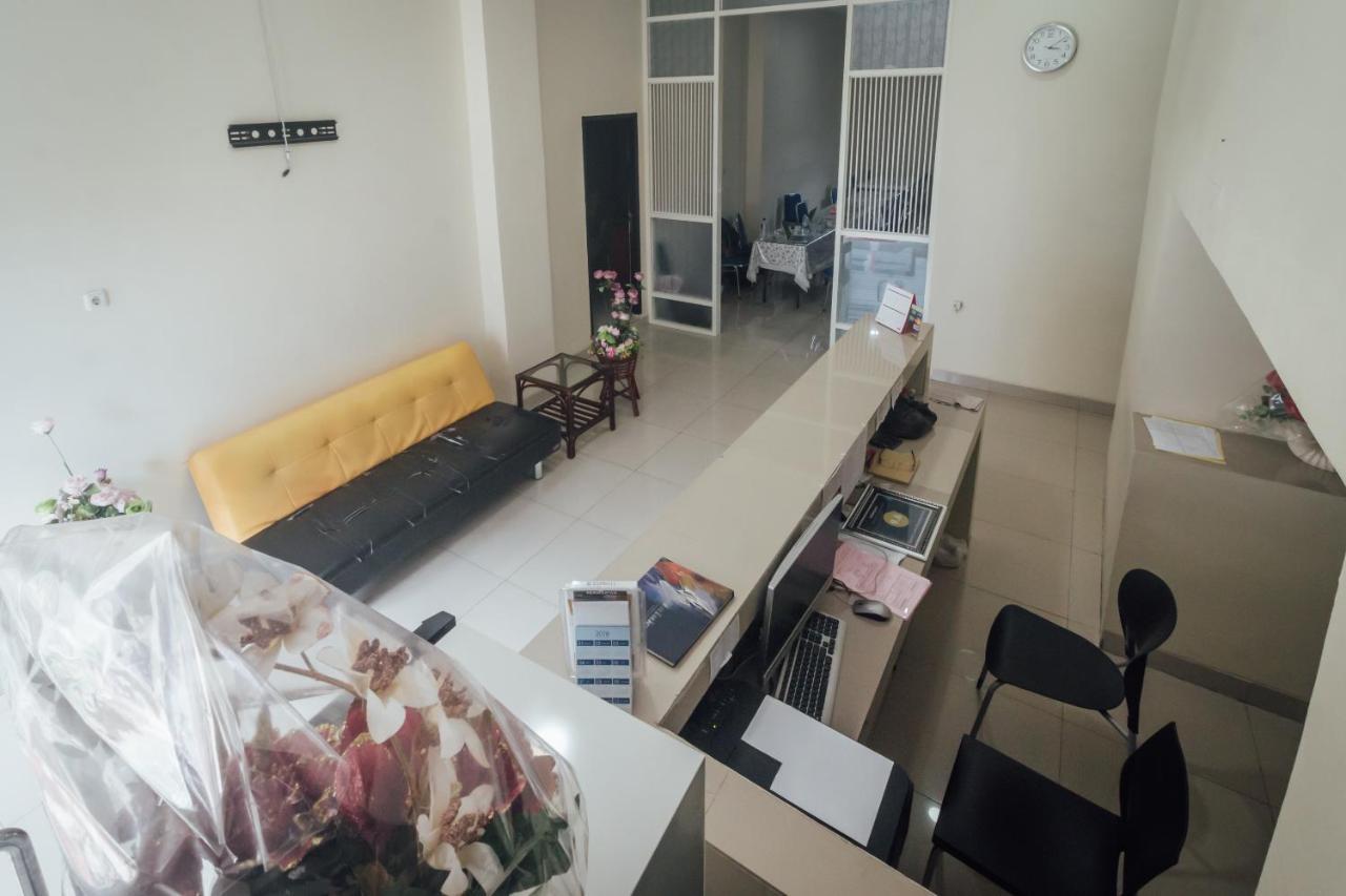 Clean & Comfort Homestay Ambon Exterior foto