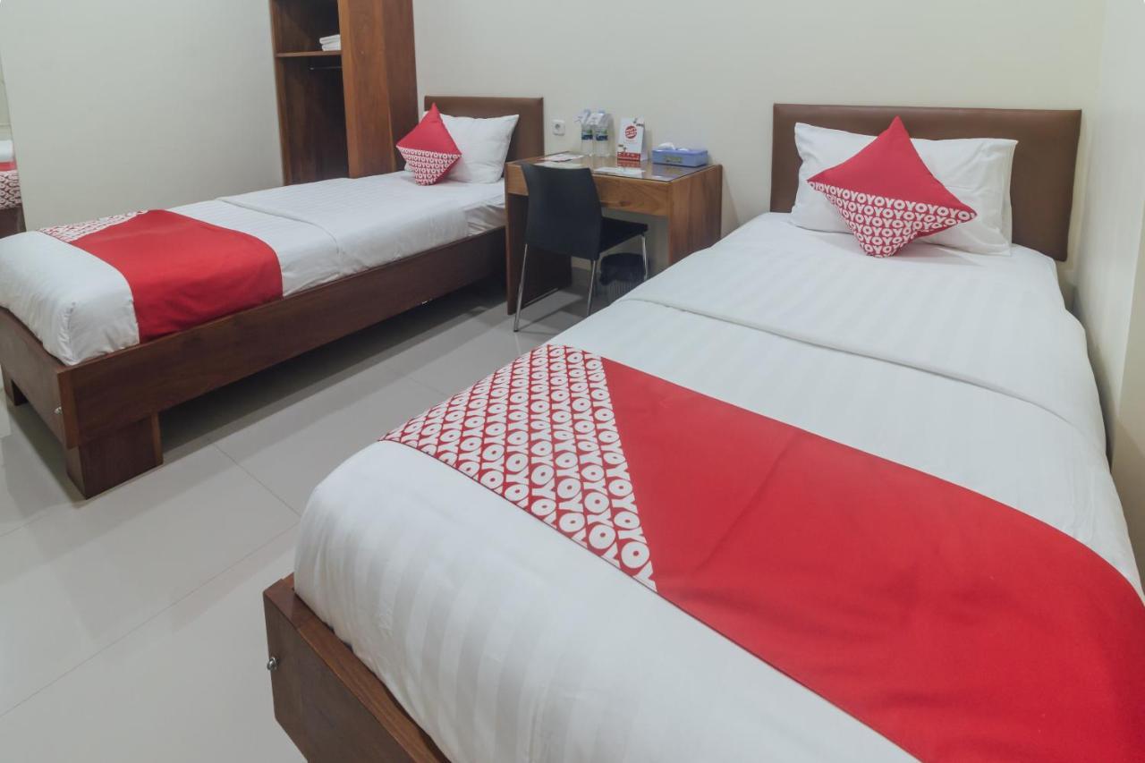Clean & Comfort Homestay Ambon Exterior foto