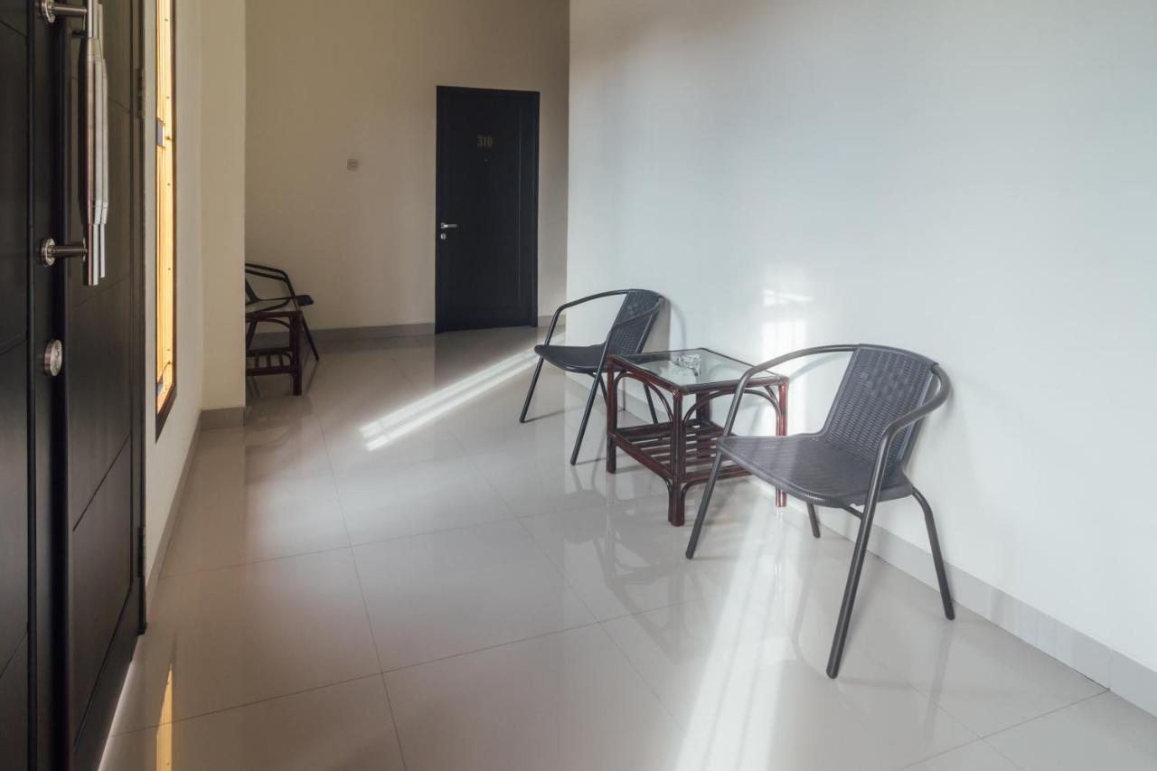 Clean & Comfort Homestay Ambon Exterior foto