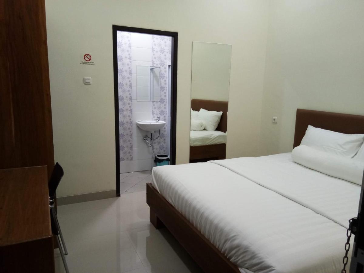 Clean & Comfort Homestay Ambon Exterior foto