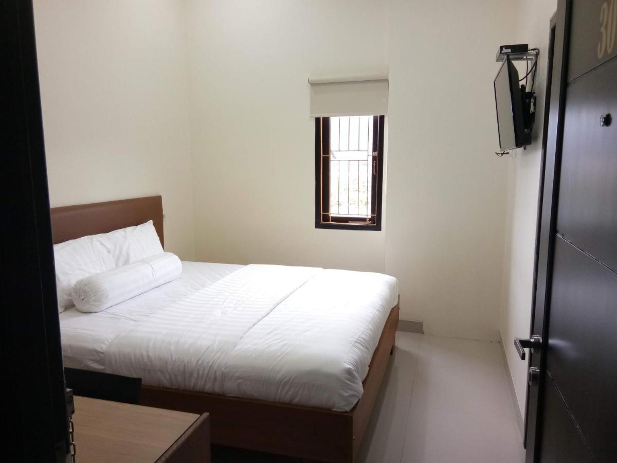 Clean & Comfort Homestay Ambon Exterior foto